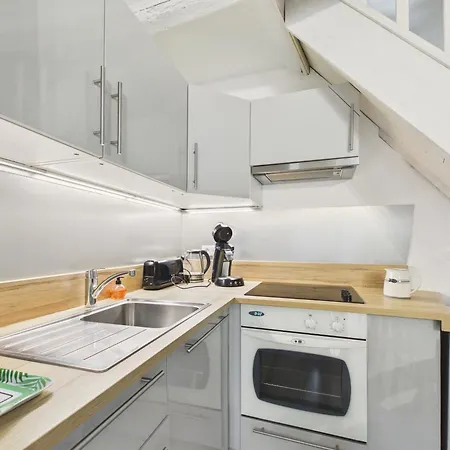 Apartman 500 M De La Plage, Pour 4 En Plein Centre La Flotte